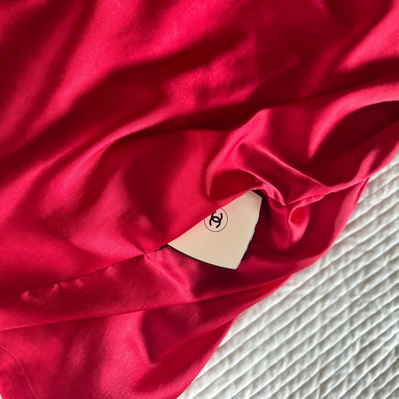 VS Red Satin Robe 2016 - Picture 4 of 5